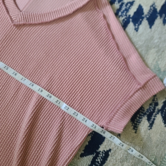 Pink V-Neck Ribbed Knit Top - Picture 4 of 4